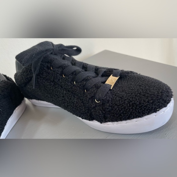 GBG LOS ANGELES GUESS FAUX SHEARLING LACE UP SNEAKERS, BLACK, EUC, SZ 8 - Picture 10 of 15